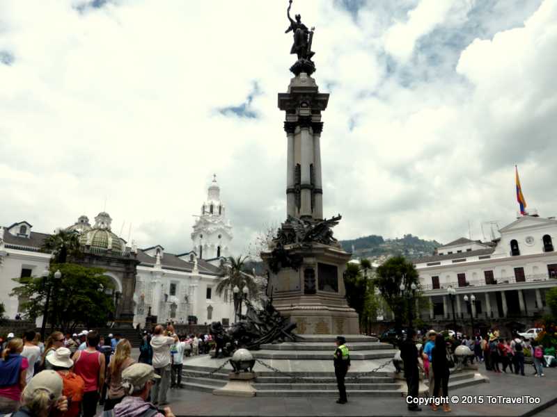 Monument of the Old Heroes of Quito in Plaza Independencia