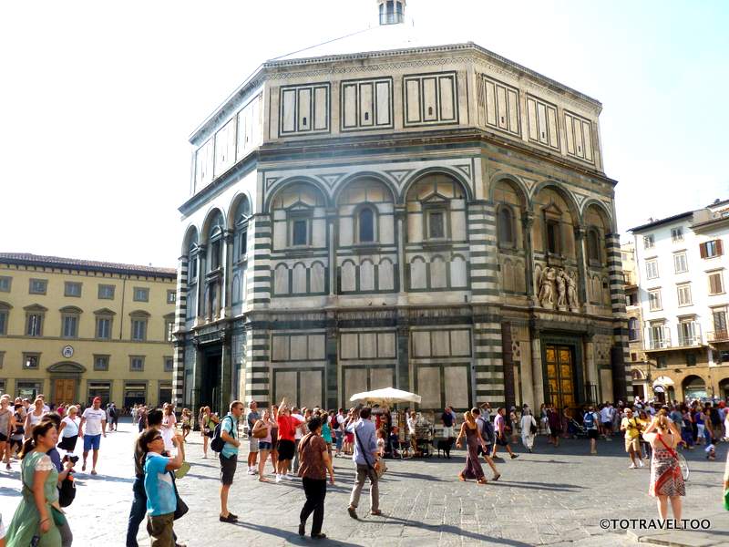 The Baptistery in the Piazza del Duomo